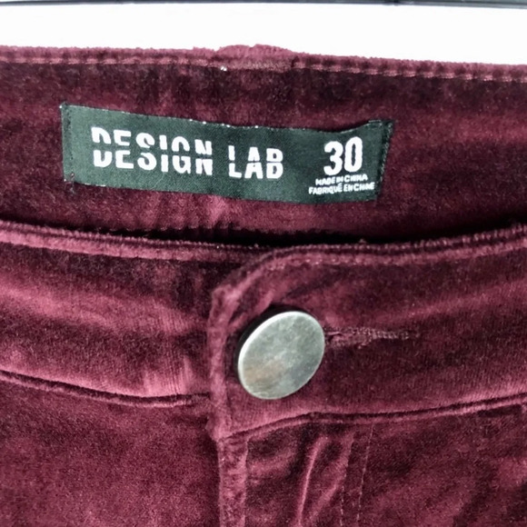 Design Lab Lord & Taylor velvet ankle jeans in burgundy - Size 30 - Picture 7 of 8